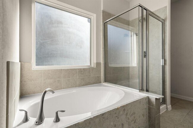 Building Photo - 4803 S Richwood Dr