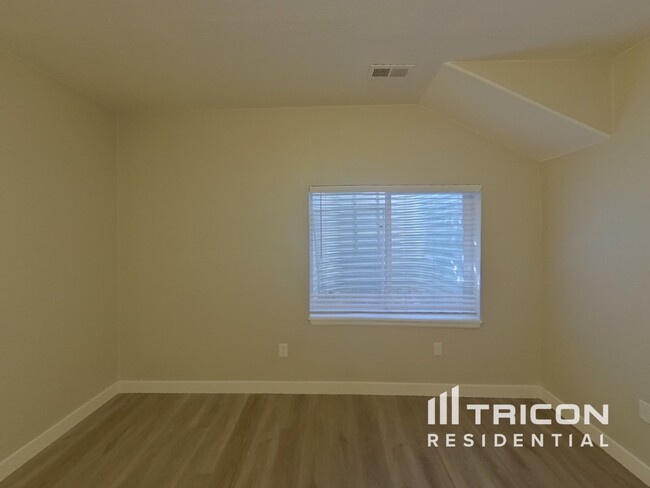 Building Photo - 850 Merrimac River Way