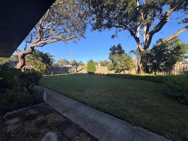 Building Photo - 670 Green Valley Rd