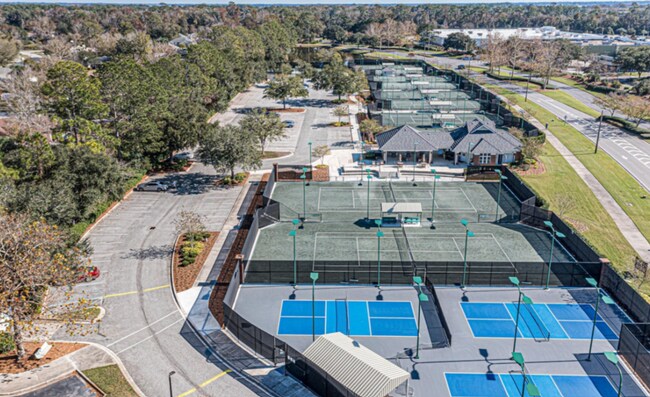 Building Photo - Hot Summer, Sparkling Pools and Golf!