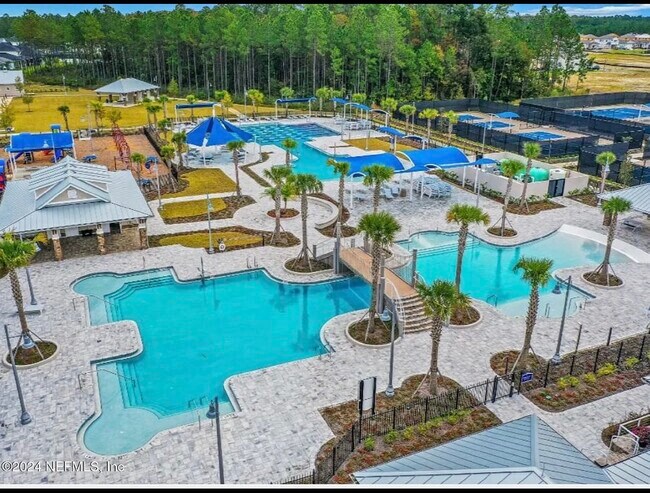 Building Photo - 207 Silver Myrtle Ct