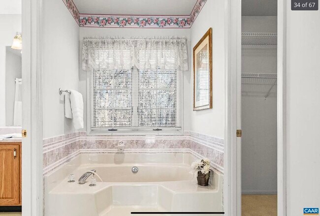 Building Photo - 1510 Beacon Hill