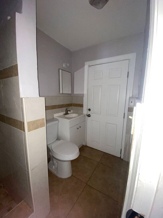 Building Photo - 1820 Redbank Rd