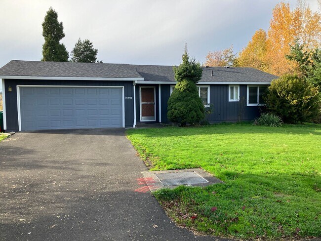 Building Photo - Open Concept: 3 Bed, 1.5 Bath Hidden Gem!