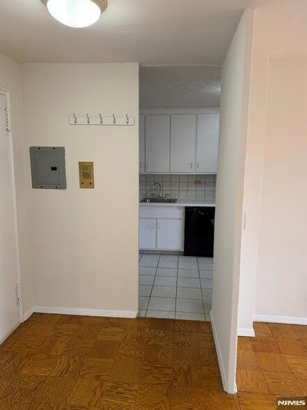Building Photo - 39 E 39th St