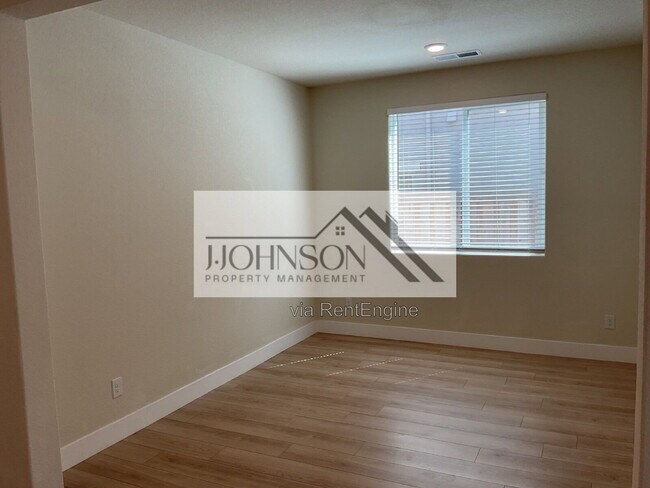 Building Photo - 2250 Mozart Ave