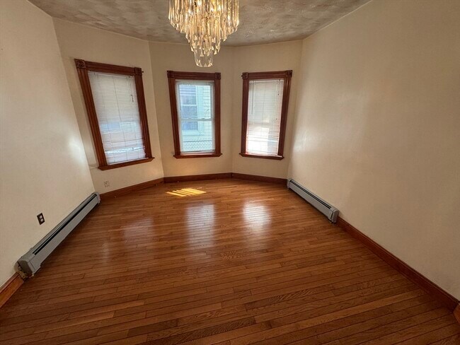 Building Photo - 374 Bowdoin St