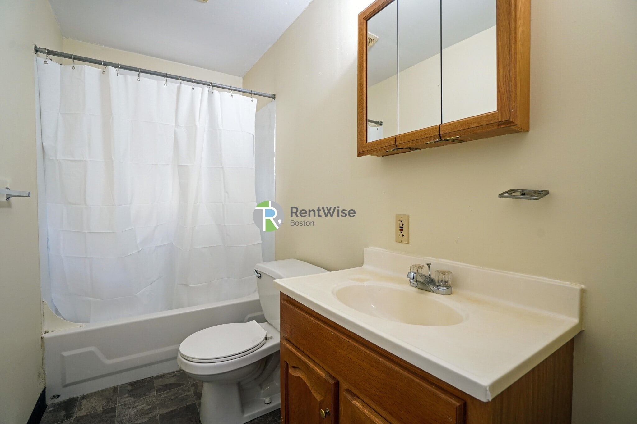 Building Photo - 88 Gardena St