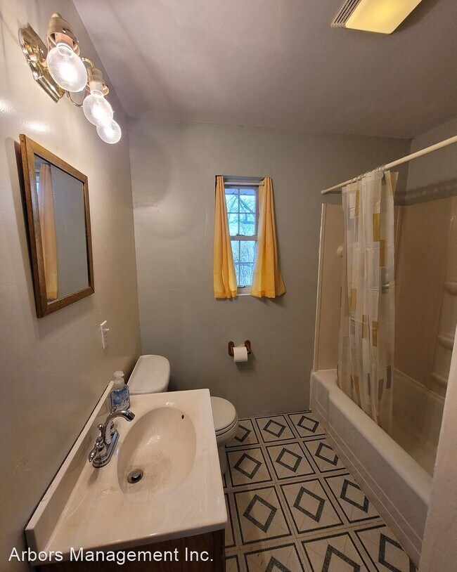 Building Photo - 2 br, 1.5 bath House - 227 Moffat Avenue