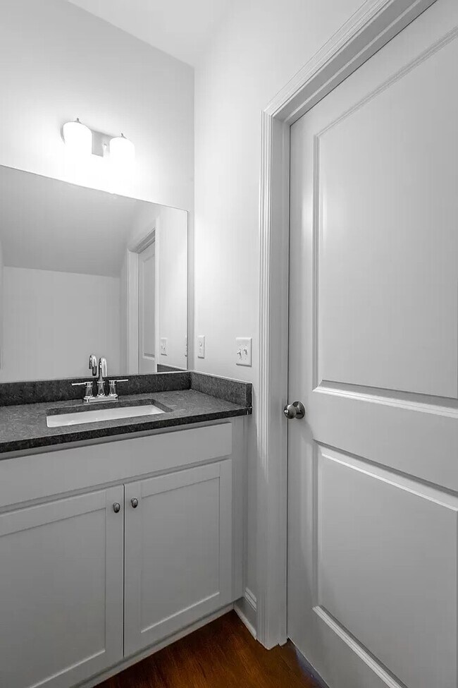 Building Photo - 5562 Stream Ln