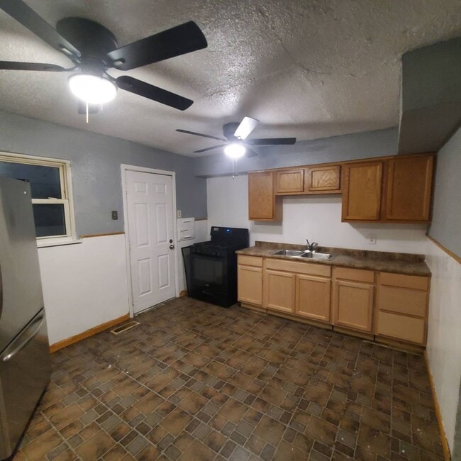 Building Photo - 3784 E 142nd St