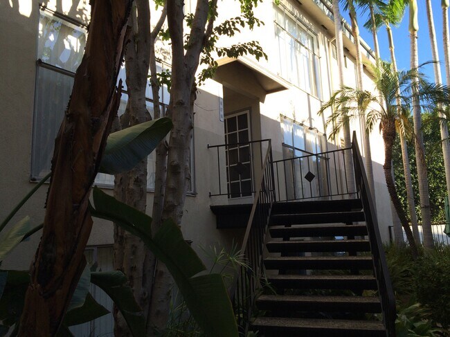 Building Photo - 3400 Club Dr