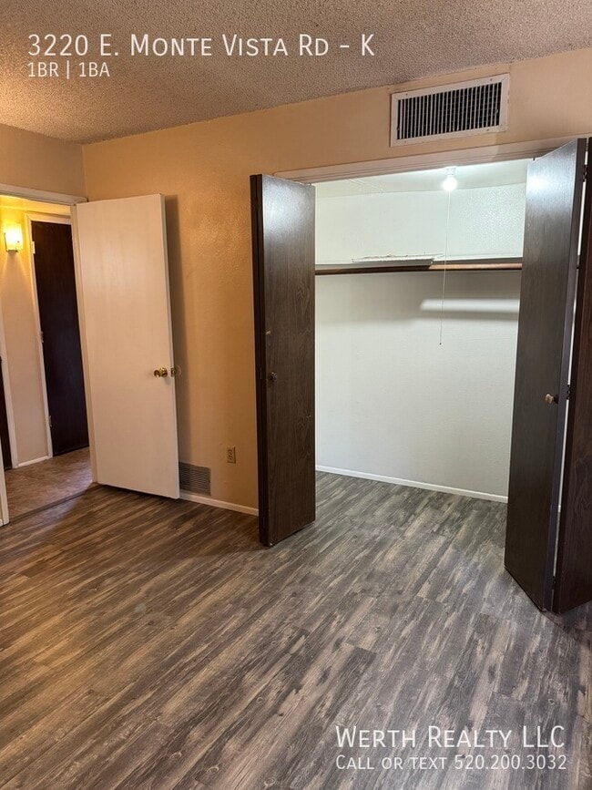 Building Photo - 3220 E Monte Vista Dr