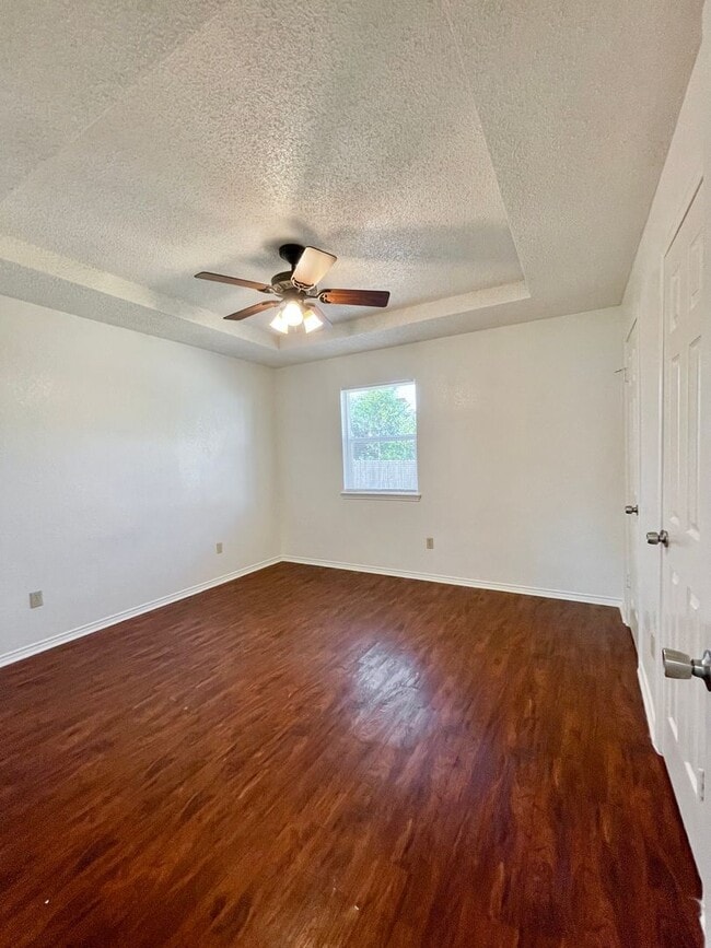 Building Photo - 4104 Shawn Dr