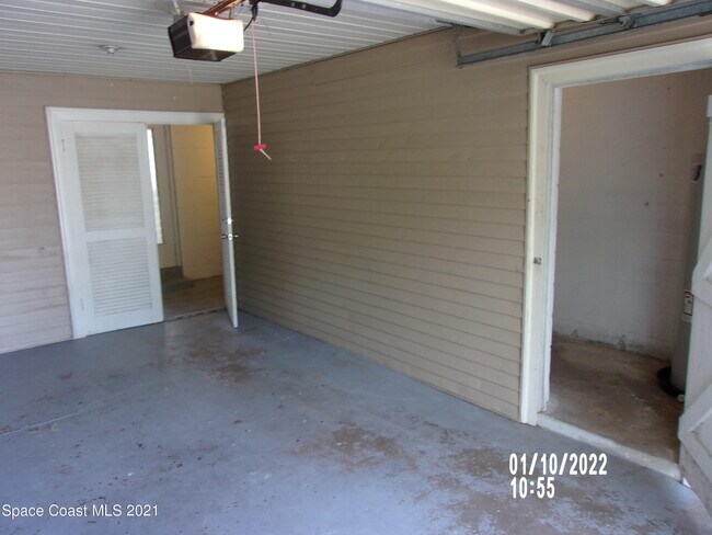 Building Photo - 1105 Myrtle Ln