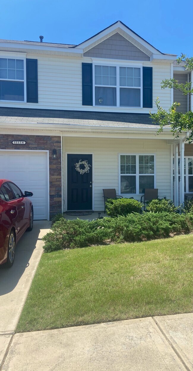 Front porch and 1 car garage - 11114 Kanturk Ct