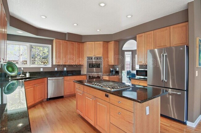 Building Photo - 9616 E Maplewood Cir