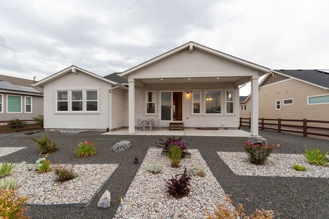Building Photo - Experience the Perfect Blend of Nature and Luxury!!!