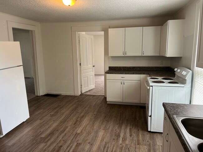 Building Photo - 2 bedroom 1 bath house