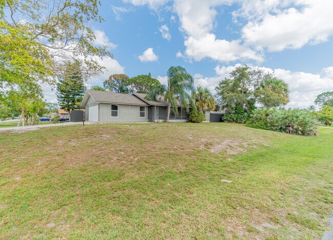 Building Photo - 602 SE Ridgely Ave