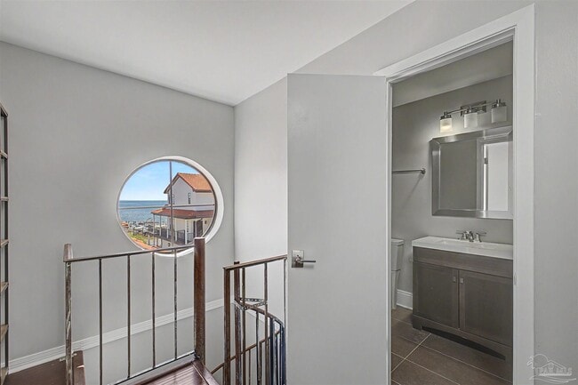 Building Photo - 42 Baybridge Dr