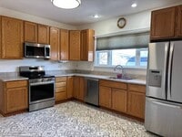 Building Photo - 527 Alexander St