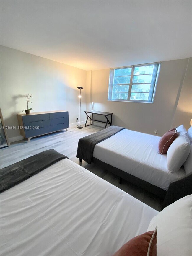 Building Photo - 4001 S Ocean Dr