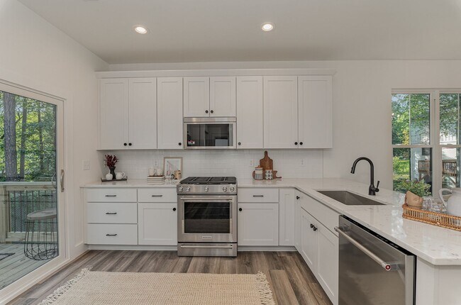 Building Photo - Gorgeous New Construction near Downtown Du...