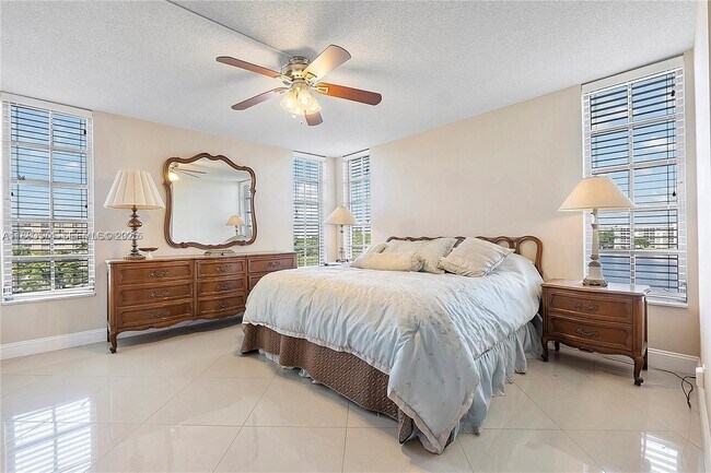 Building Photo - 2940 N Course Dr