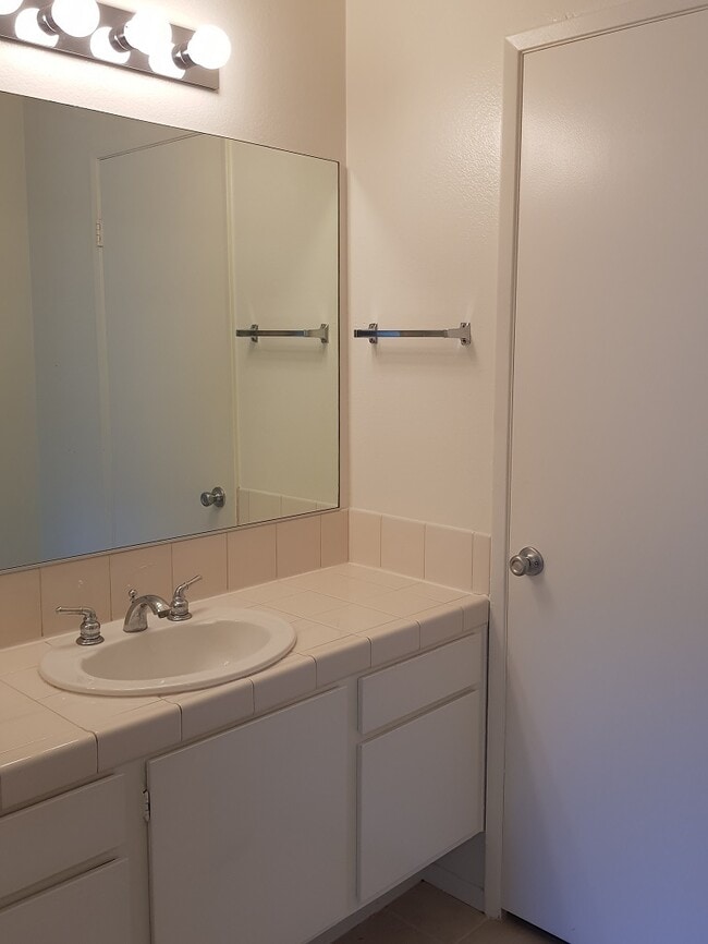 Building Photo - Victoria Village 3+2 Patio Home w/ 2-car g...