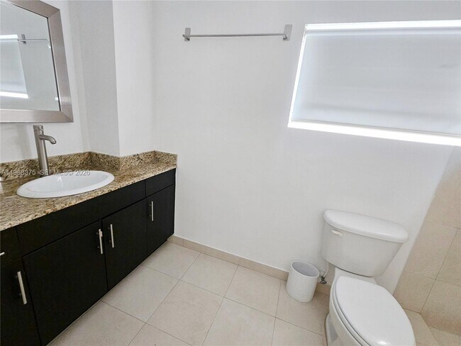 Building Photo - 2020 Prairie Ave