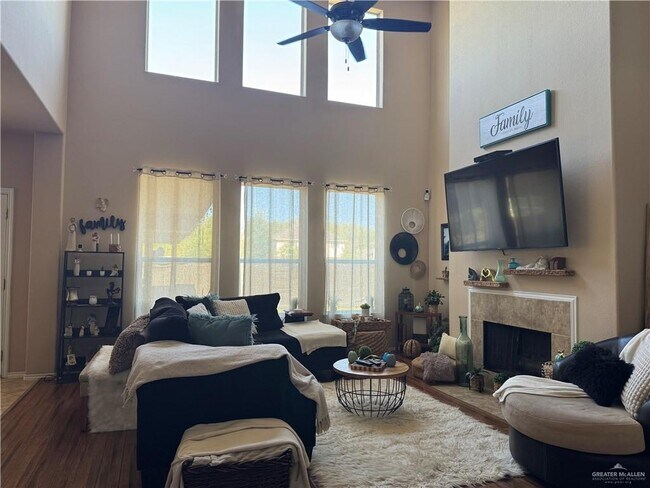 Building Photo - 40 San Angelo St