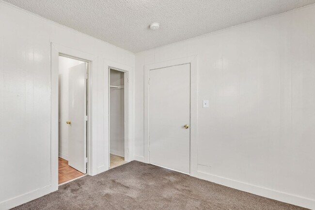 Building Photo - MODERN 2BED/1BATH APARTMENT WITH WASHER/DRYER HOOKUPS | SOUTH LA