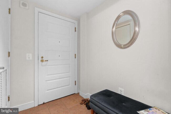 Building Photo - 616 E St NW