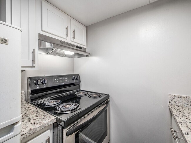 Interior Photo - 60-76 W. 8th Avenue