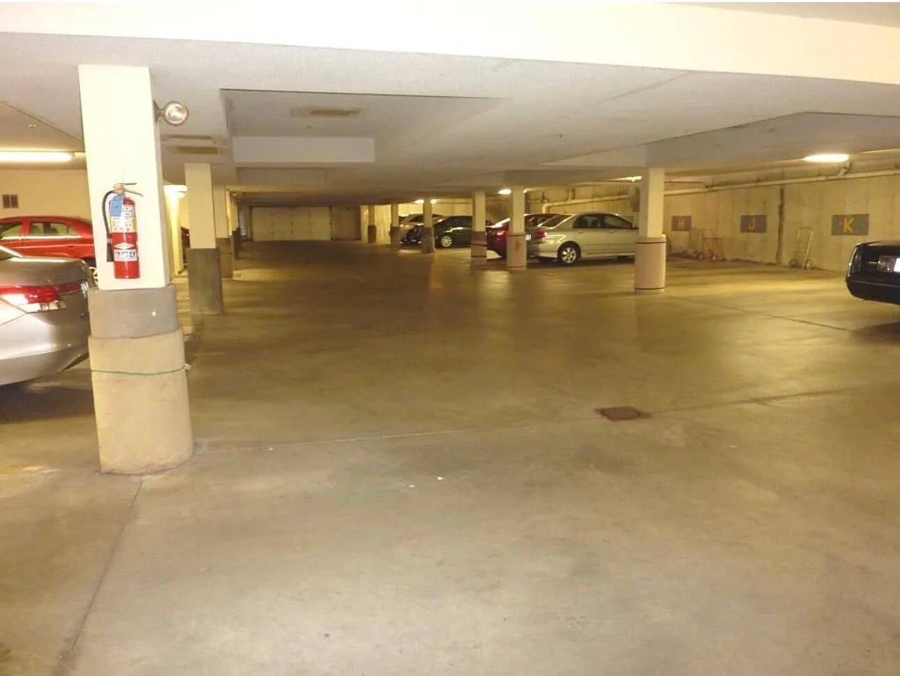 Building Photo - 12 Ledgewood Hills Dr