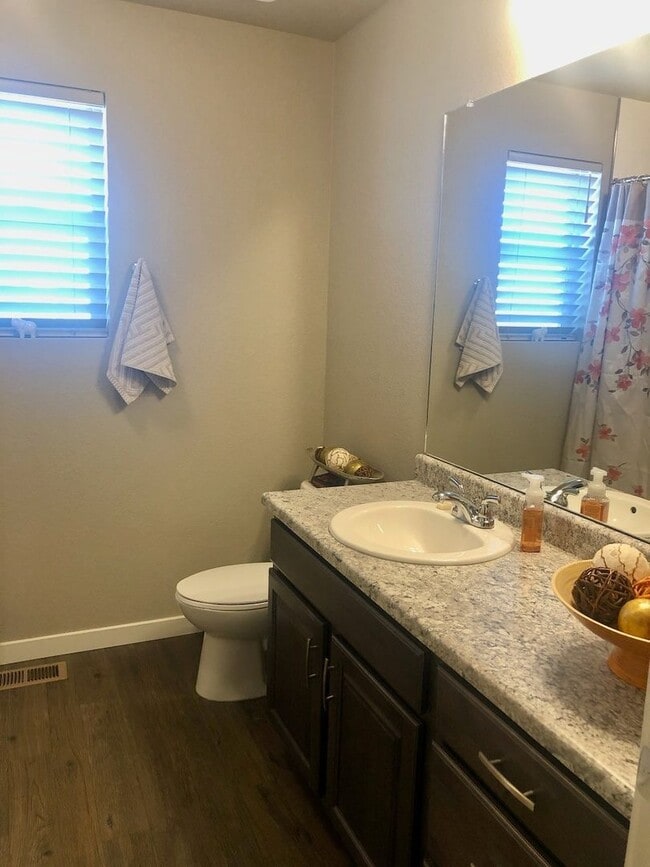 Building Photo - STUNNING 2BD + LOFT HOME WITH LUXURY UPGRA...