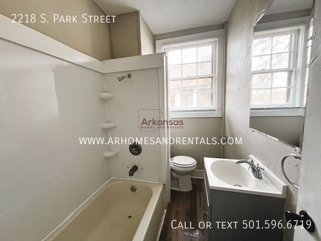 Building Photo - 2218 S Park St