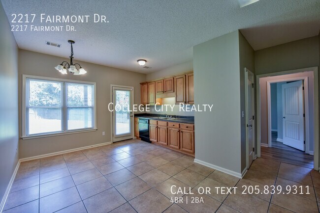 Building Photo - 2217 Fairmont Dr