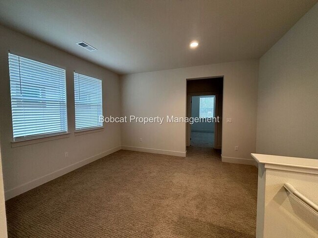 Building Photo - 1112 Little Ln