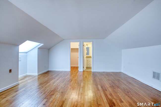 Building Photo - 9 Georgetowne N