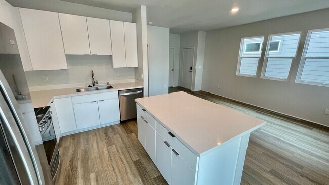 Building Photo - 4 BED/2.5 BATH HOME in Hoopili - Garage & ...