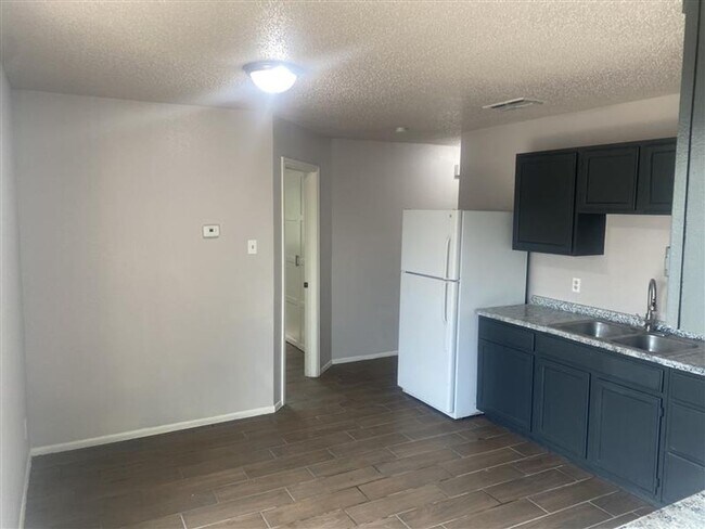 Building Photo - 1407 Churing Dr