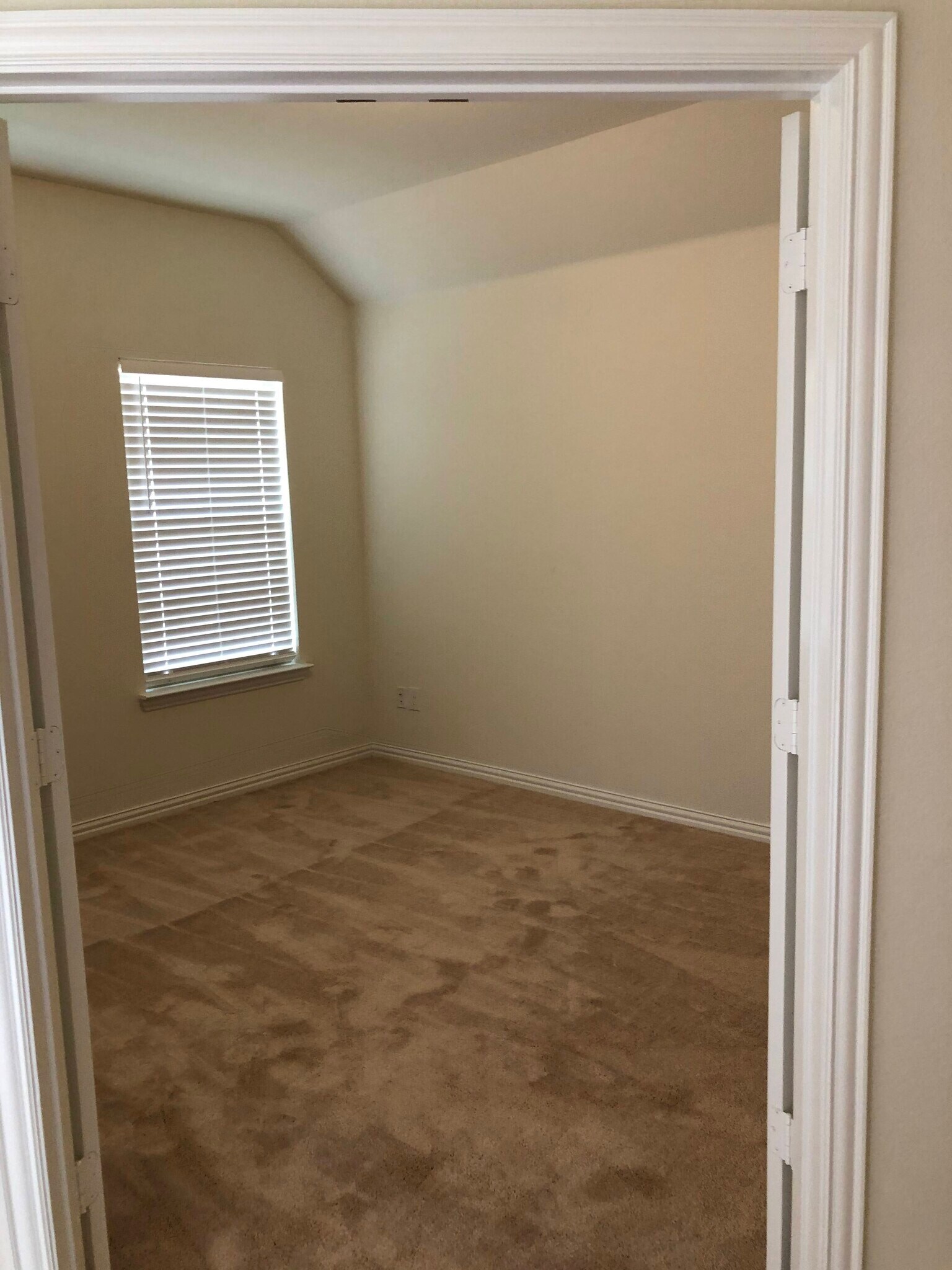 Building Photo - 6214 Heron Dr