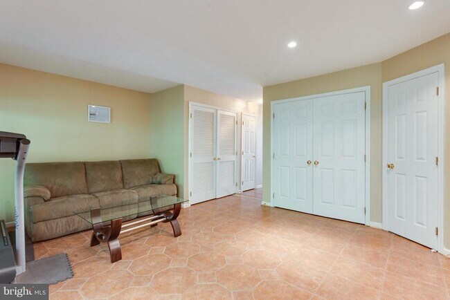 Building Photo - 13396 Burrough Farm Dr