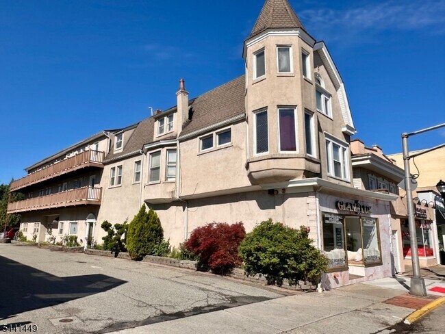 Building Photo - 336 Bloomfield Ave