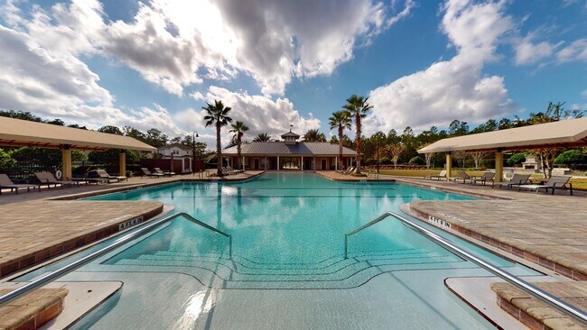 Building Photo - LOCATION! LOCATION! LOCATION!