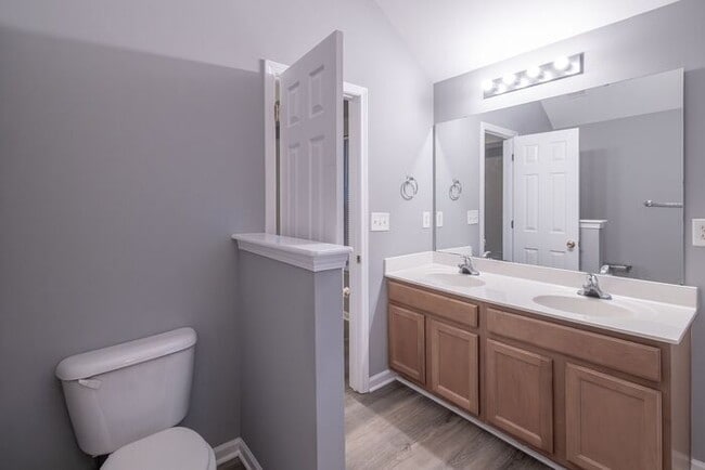 Building Photo - NEWLY RENOVATED !!!! Charming 4-Bedroom Home with Spacious Backyard!