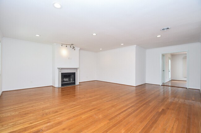 Building Photo - 6602 Housman