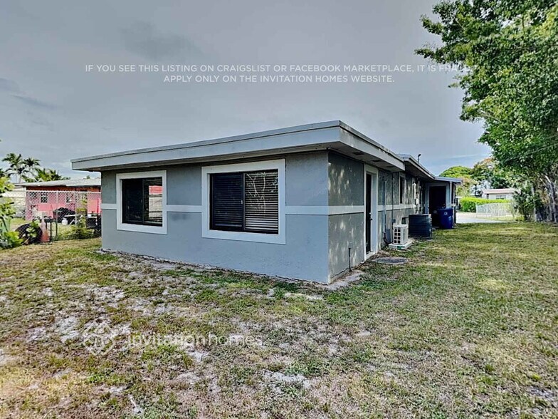 Building Photo - 1633 NW 15th Pl